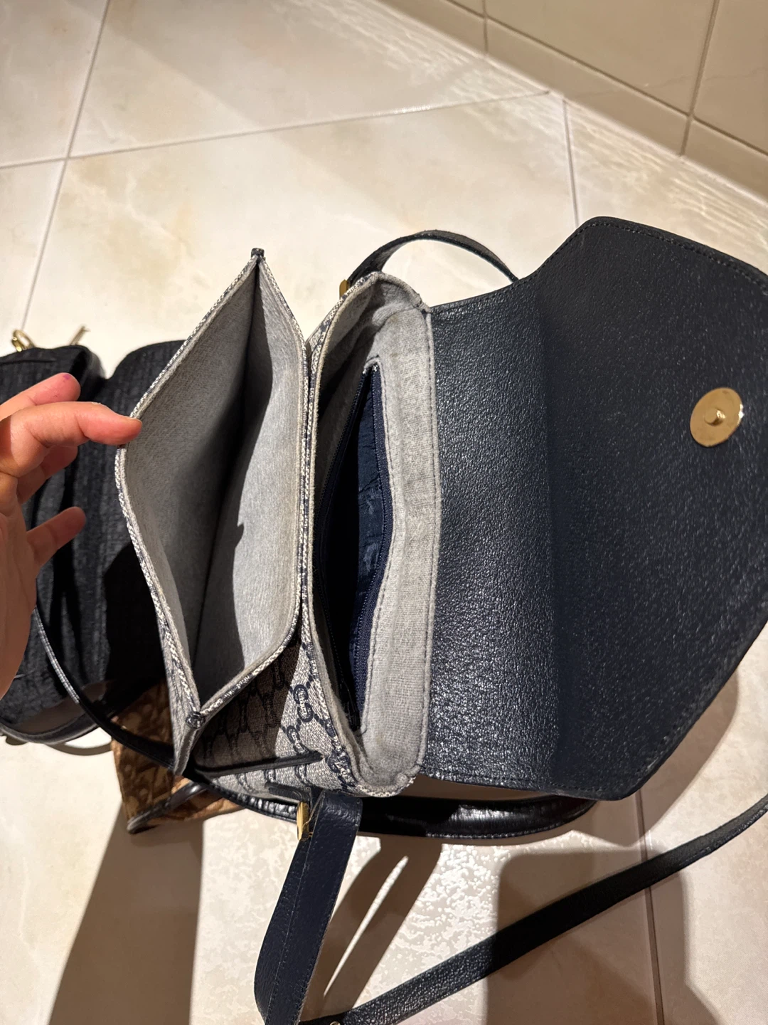 Bag purge sale - photo 5