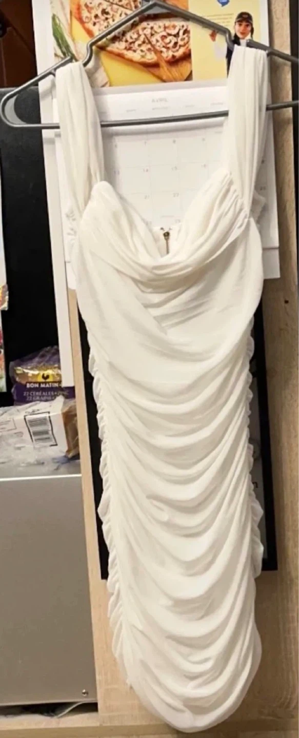 Robe blanche drapée pour femme
