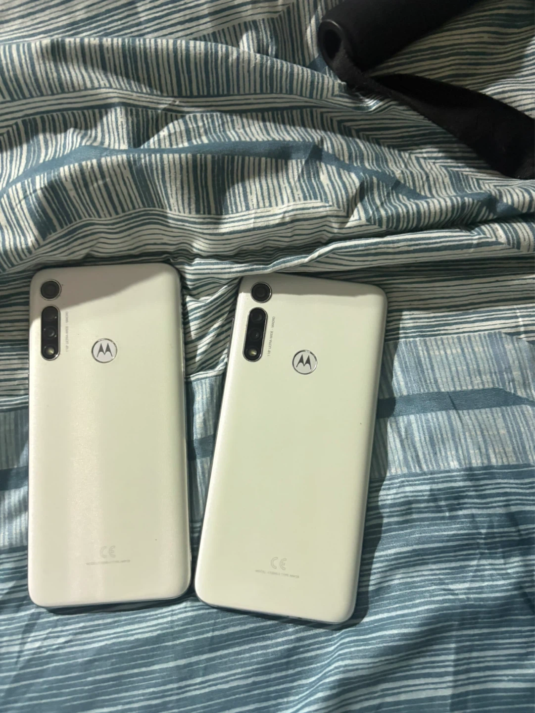 2 x Motorola Smartphones White - photo 2