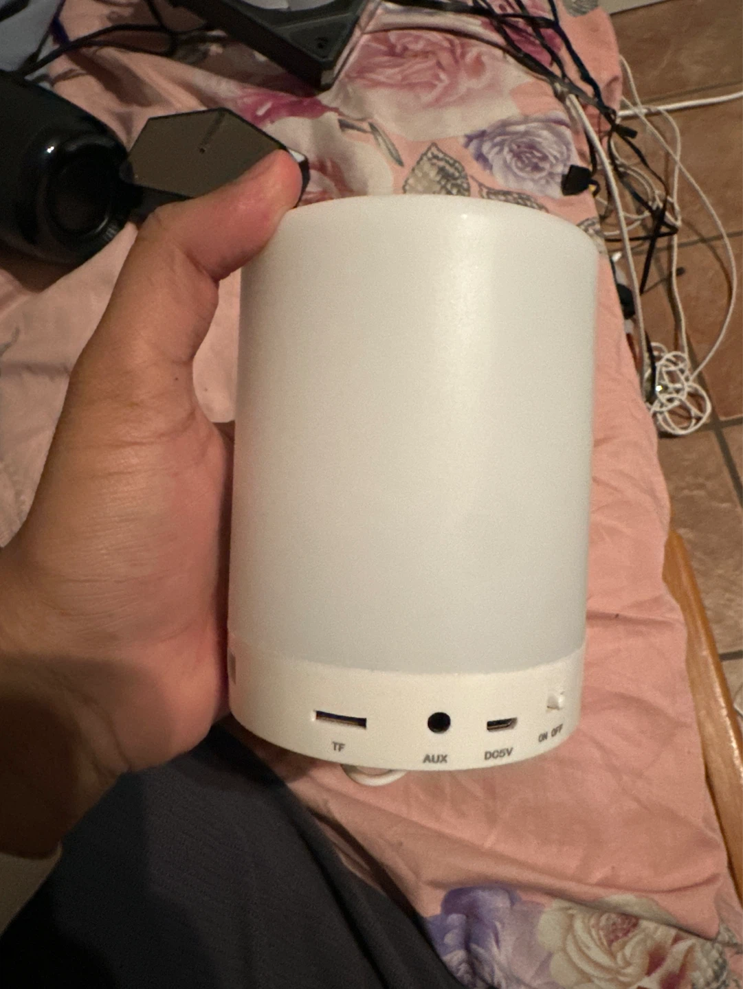 CL-671 Touch Lamp Portable Speaker - photo 2