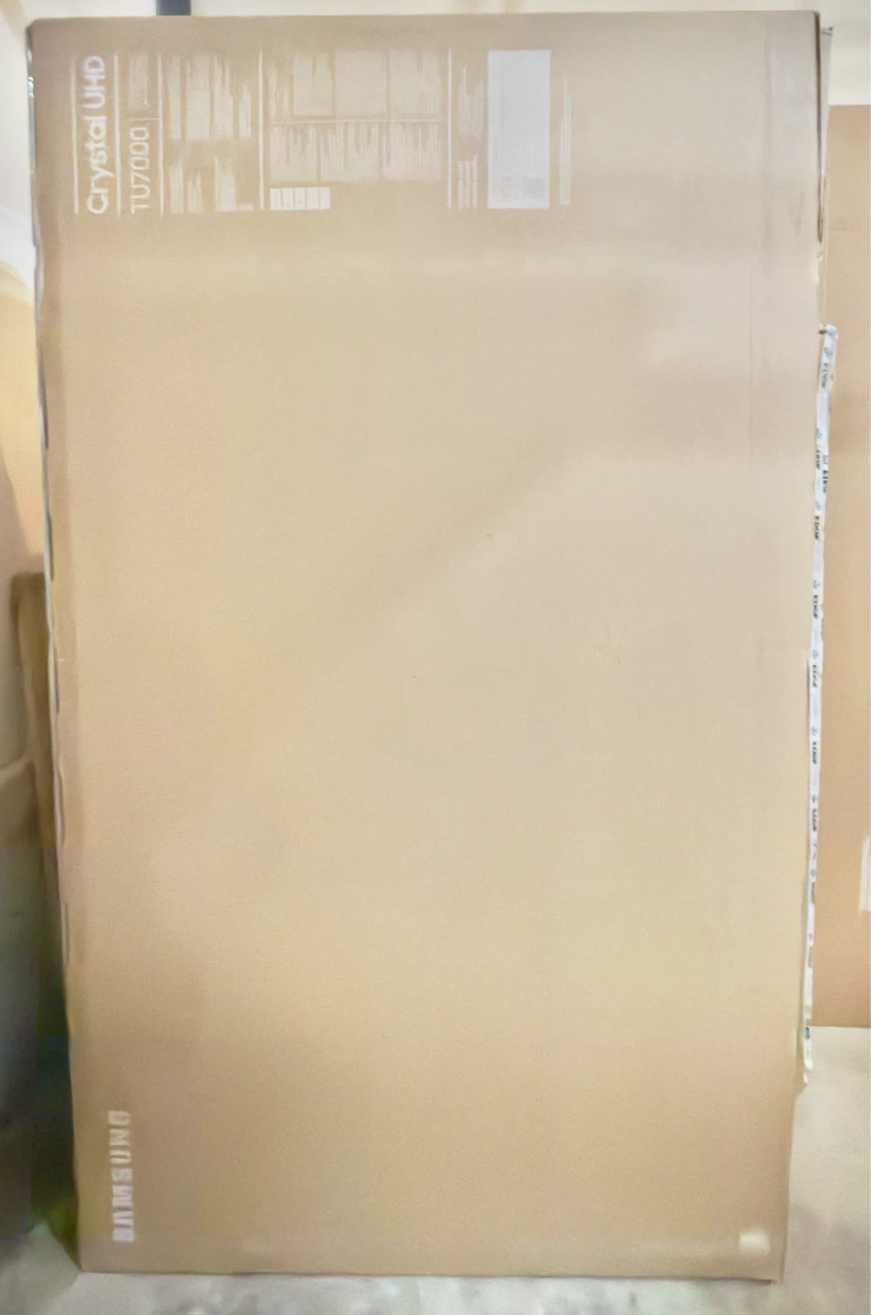 TV for sale-Samsung (70inches )4K Smart TV  With box - photo 4