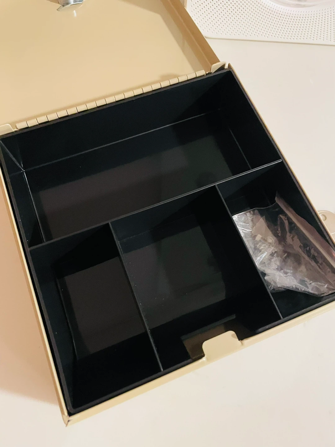 Money safe with 2 keys - photo 2