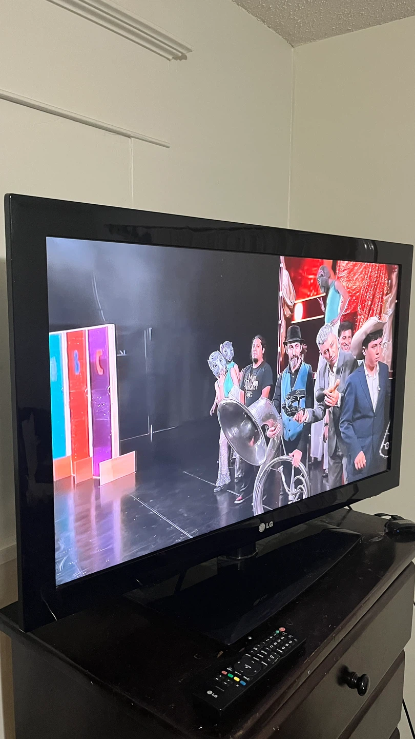 Tv LG 37’’ and LG Soundbar
