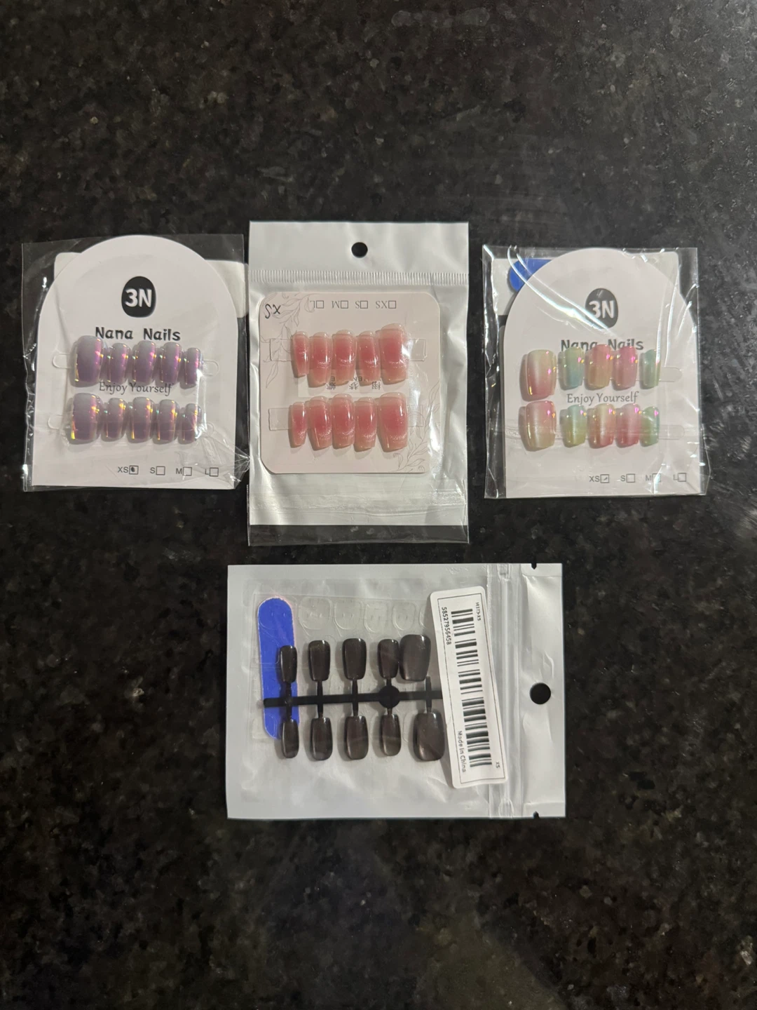 Press-On nail cat eye design