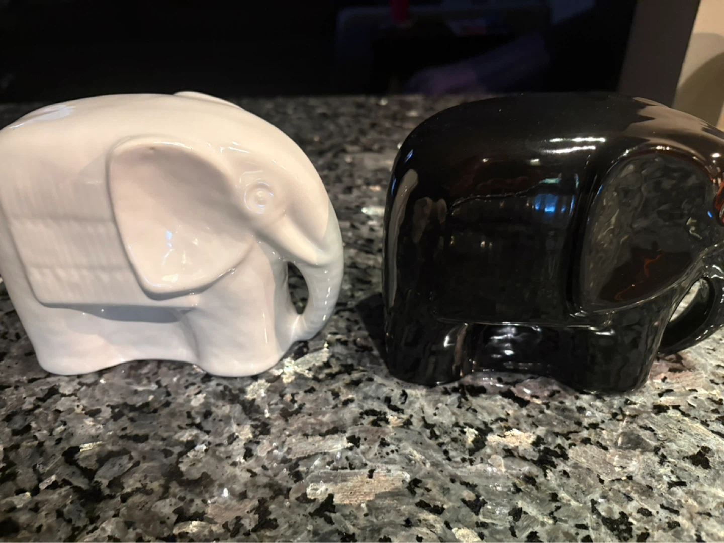 Ceramic Elephant Figurines - Set of 5 - photo 2