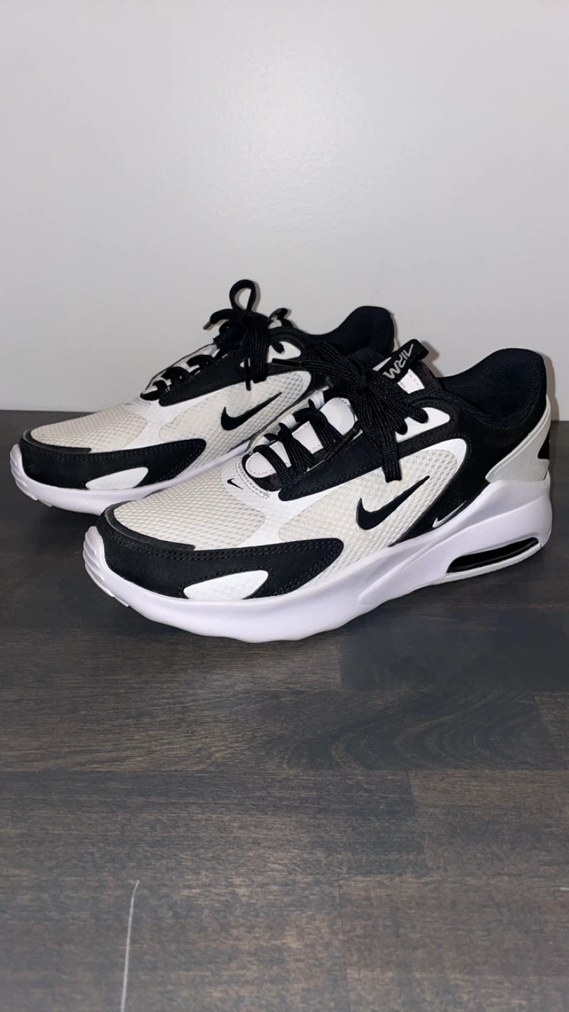 New Nike Air Max - Size US 8.5