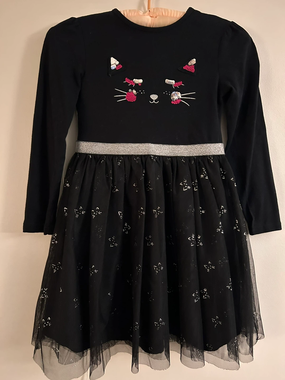 Beautiful quality dress with sequins 7-9years(120-130cm)