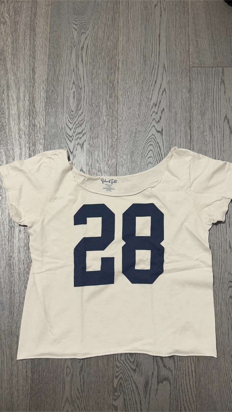 Brandy Melville off sholder T-Shirt