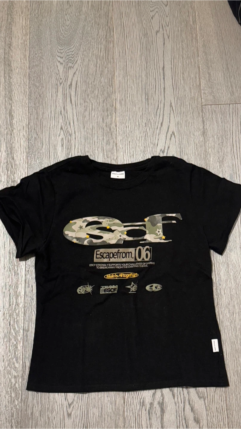 Camo black tee