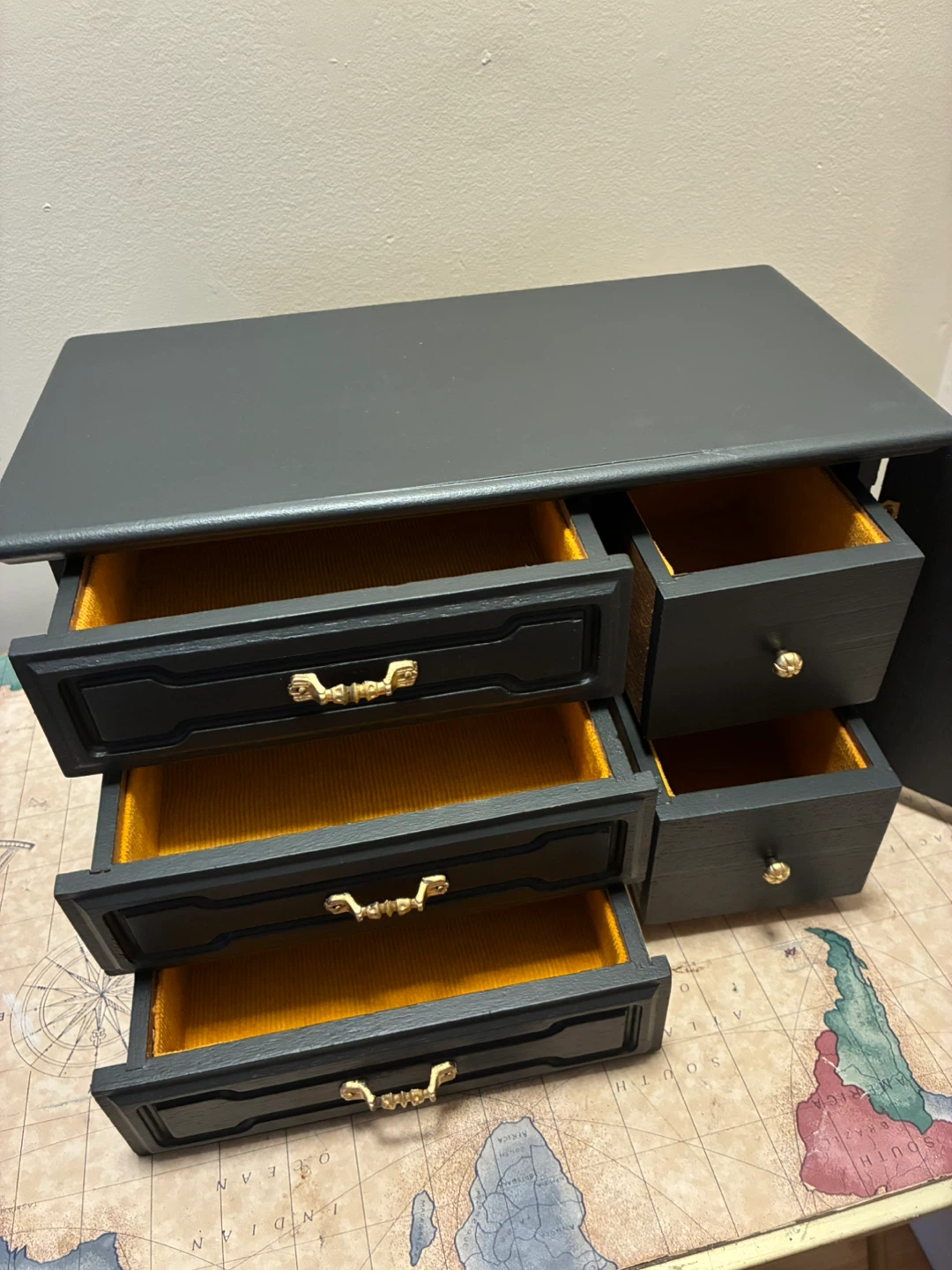 Jewelry box