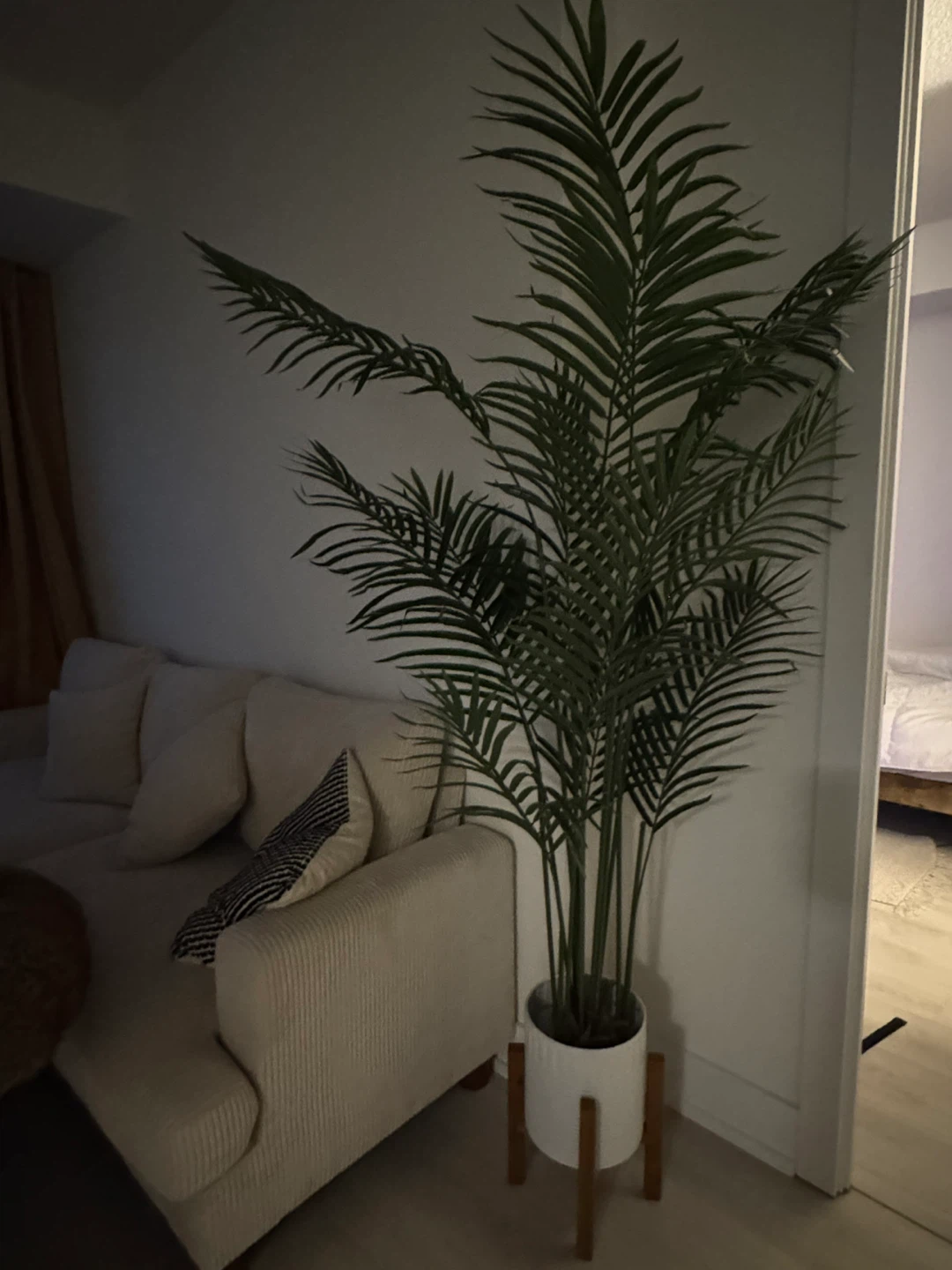 4 Artificial Plant with pots