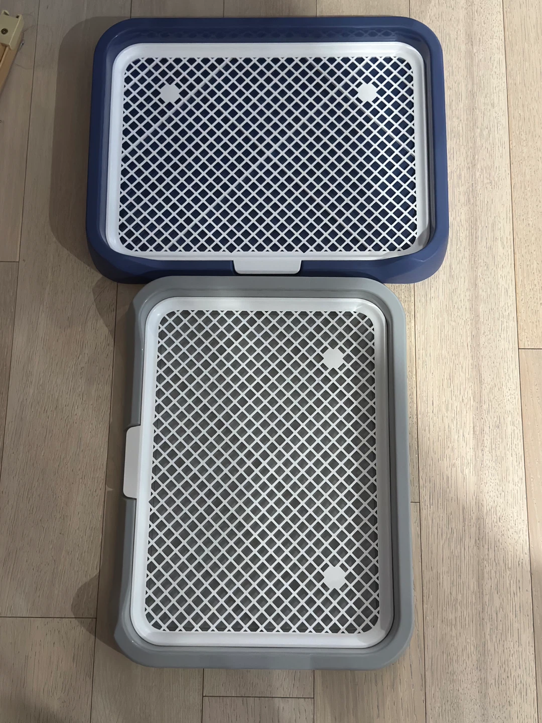 Pee pad tray