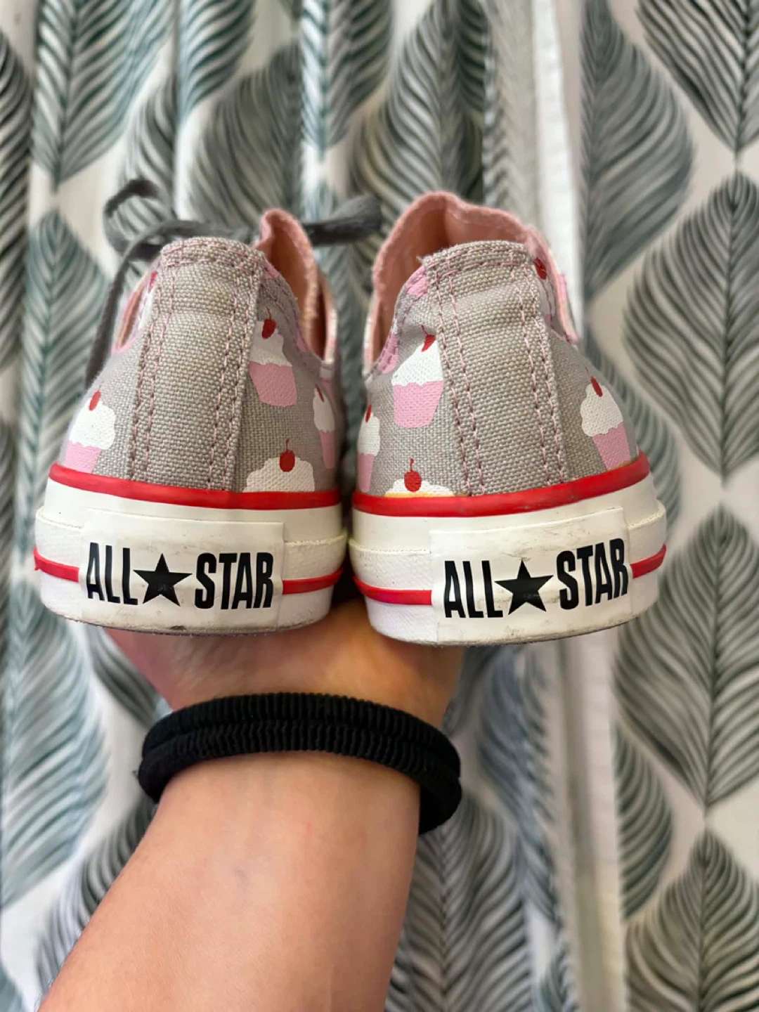 Converse shoes wo’s 7 mens 5 - photo 3