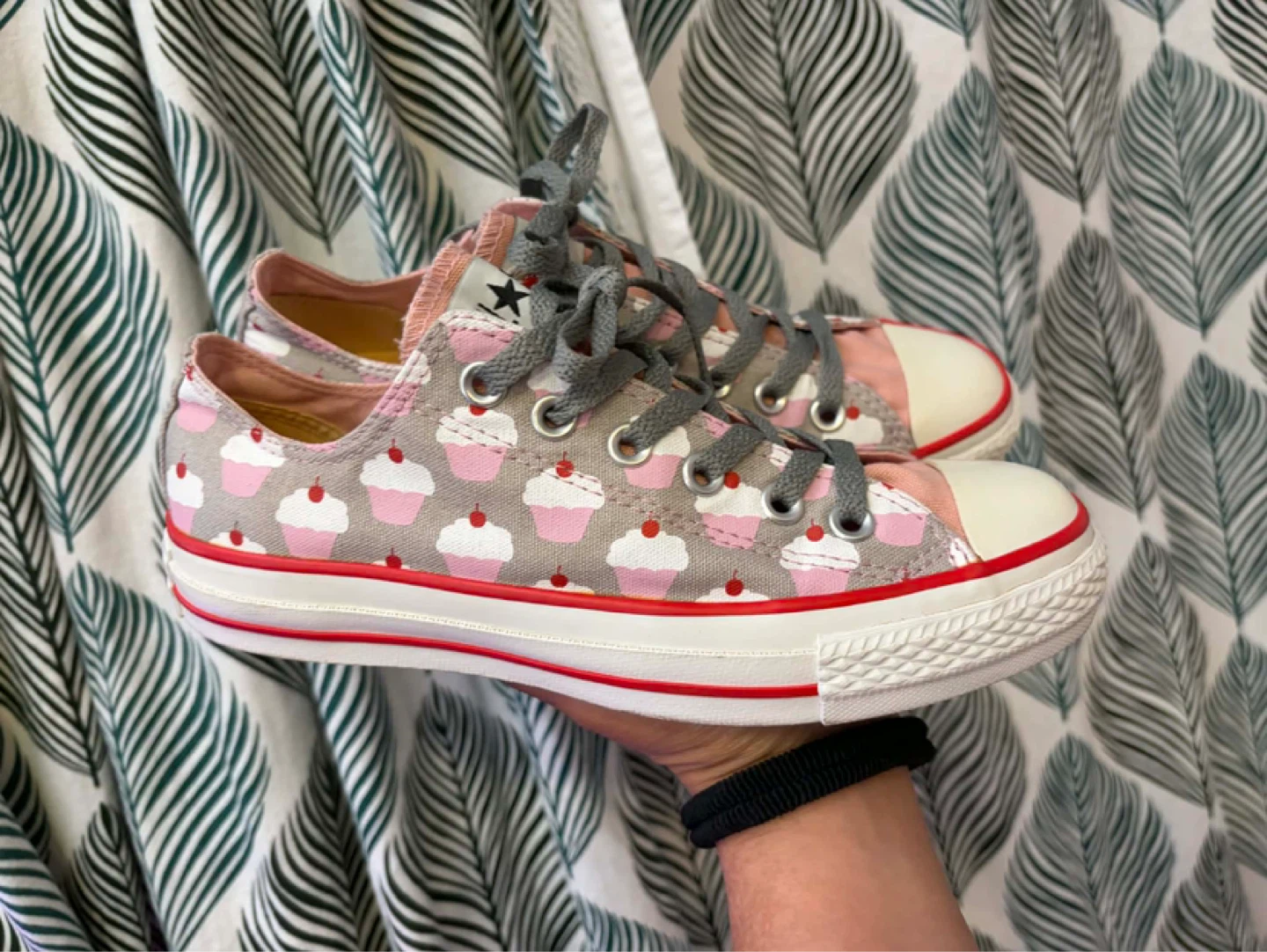 Converse shoes wo’s 7 mens 5 - photo 2
