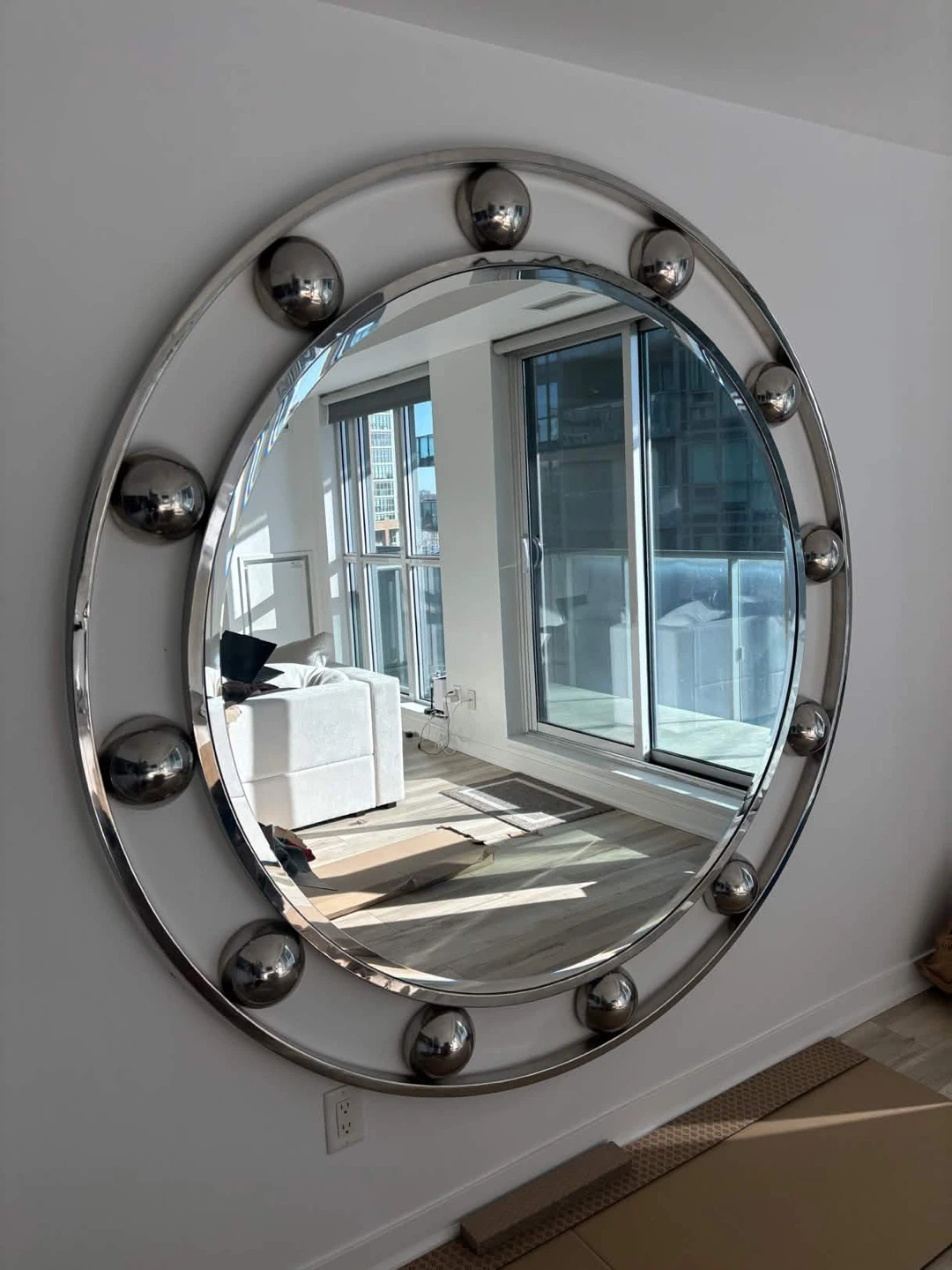 Large Round Decorative Mirror (Silver)