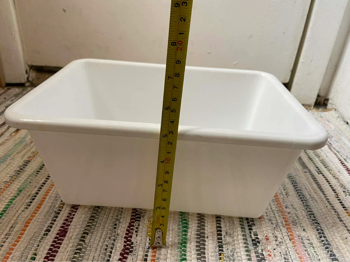 6 plastic bins - photo 5