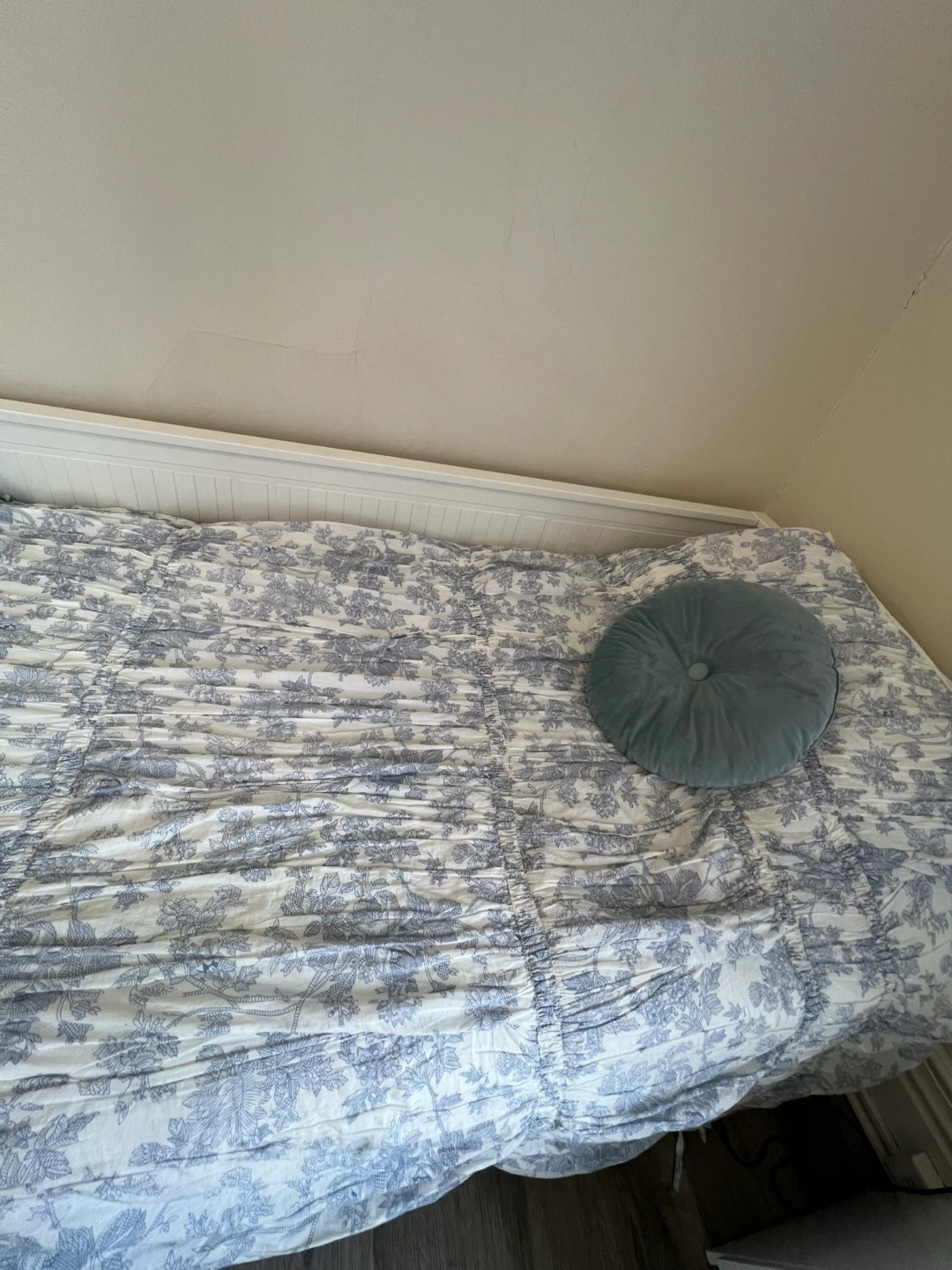 Blue and White Floral Duvet Cover and Round Pillow - photo 2