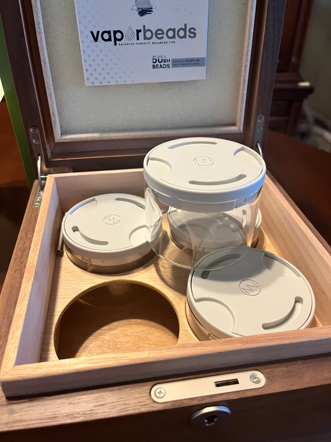 Brand New: Cannador 4-Strain Walnut Humidor Box with Vaporbeads - photo 2