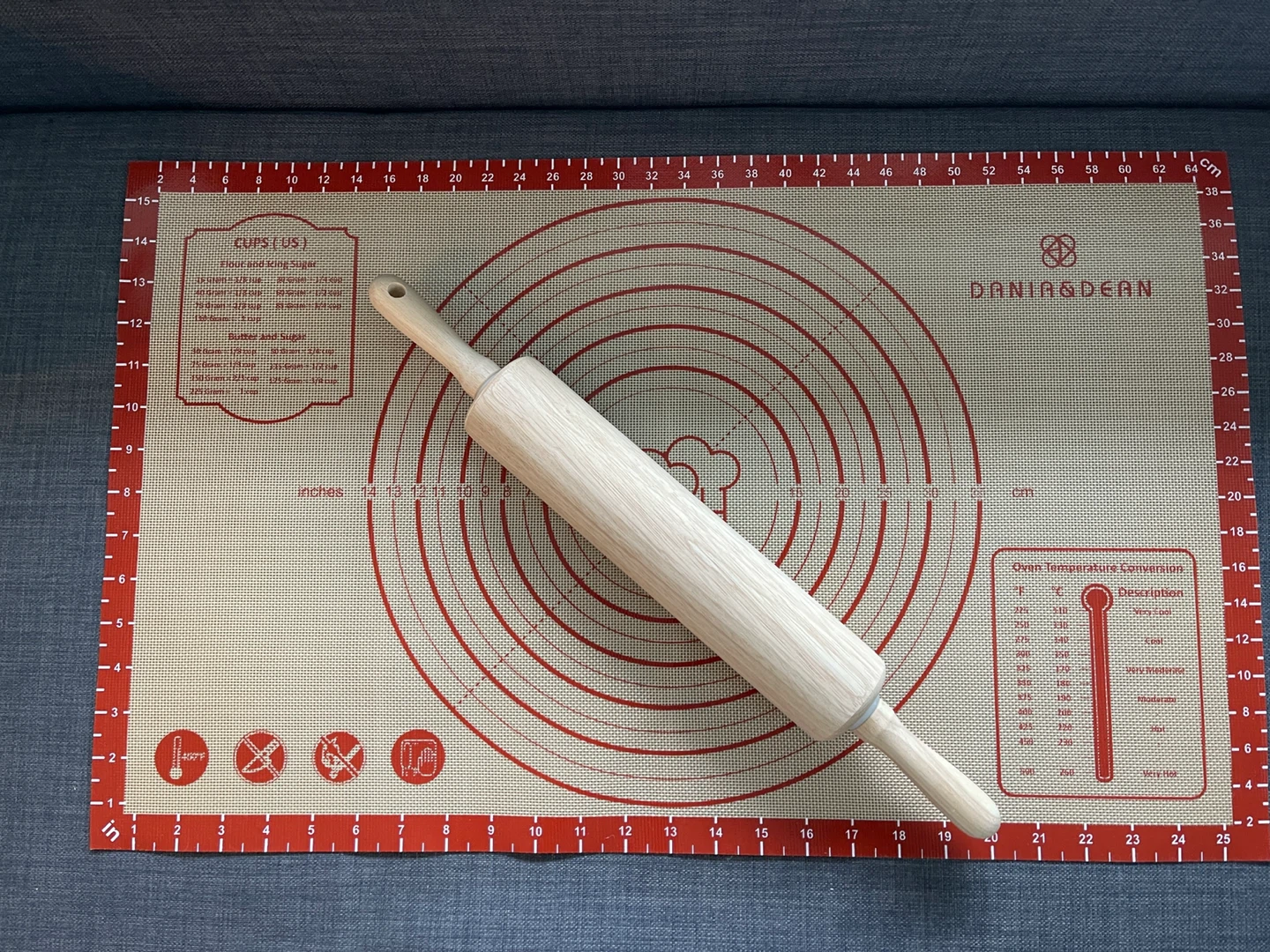 Rolling pin & silicone pastry mat set
