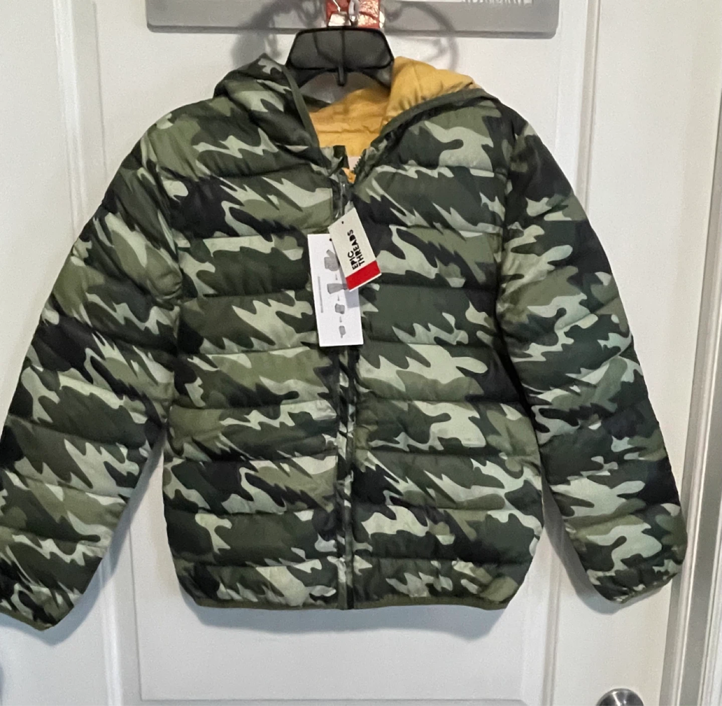 Epic Threads Camouflage Puffer Jacket - Size L