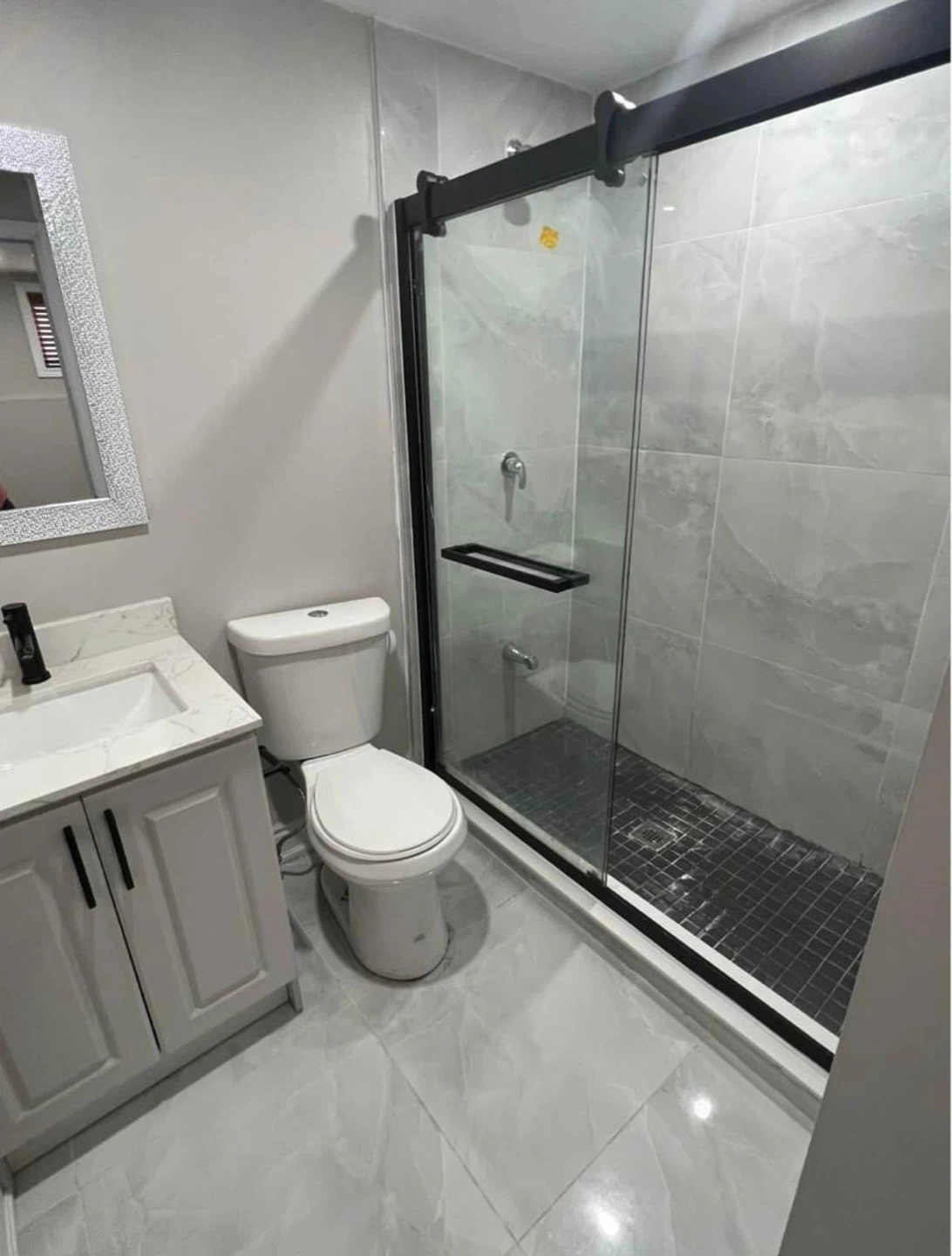 1 room with attached bathroom Legal basement - photo 4