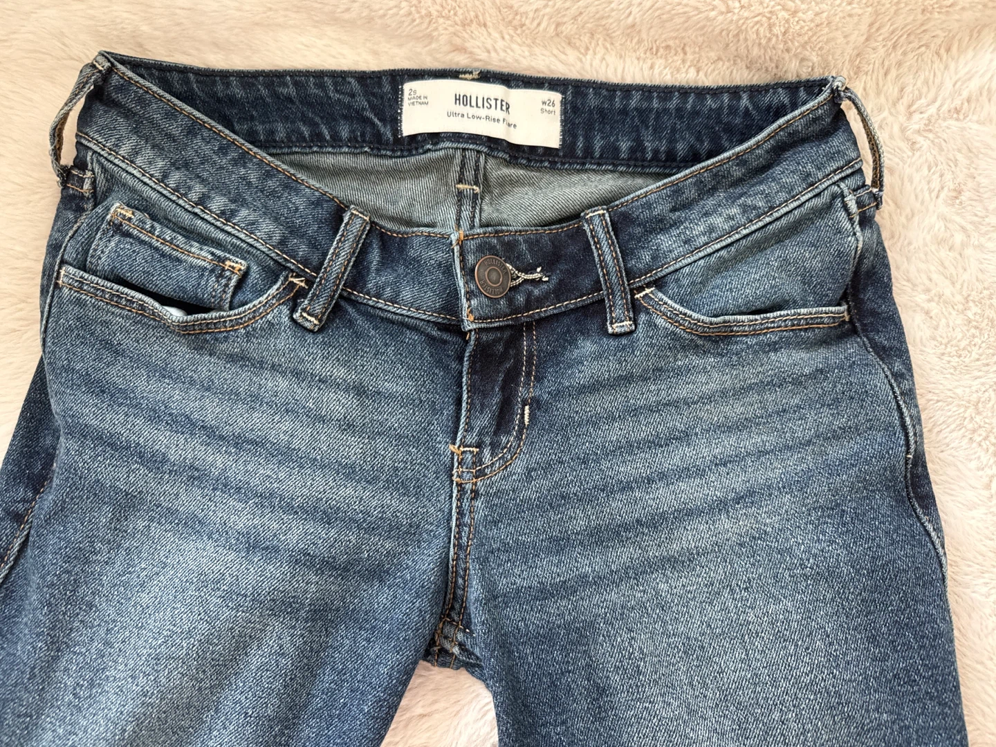 BRAND NEW Hollister Ultra Low-Rise Flare Jeans Size 2S short