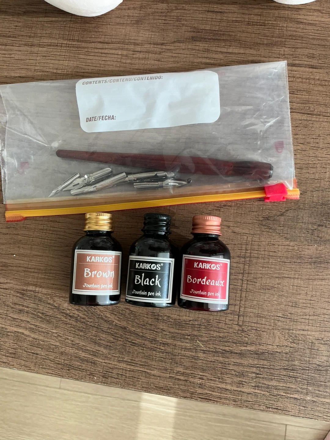 Fountain pen handle, nibs and ink