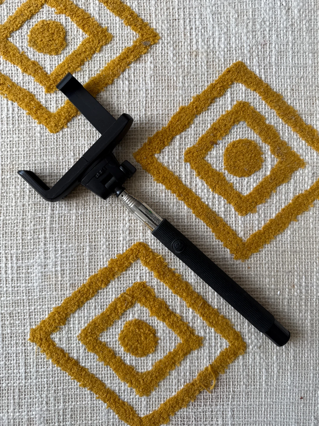 Blutooth Extendable Selfie Stick w/ Phone Mount