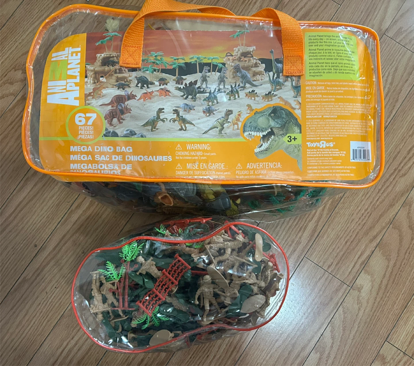 Animal Planet Mega Dino Bag and Soldier Set