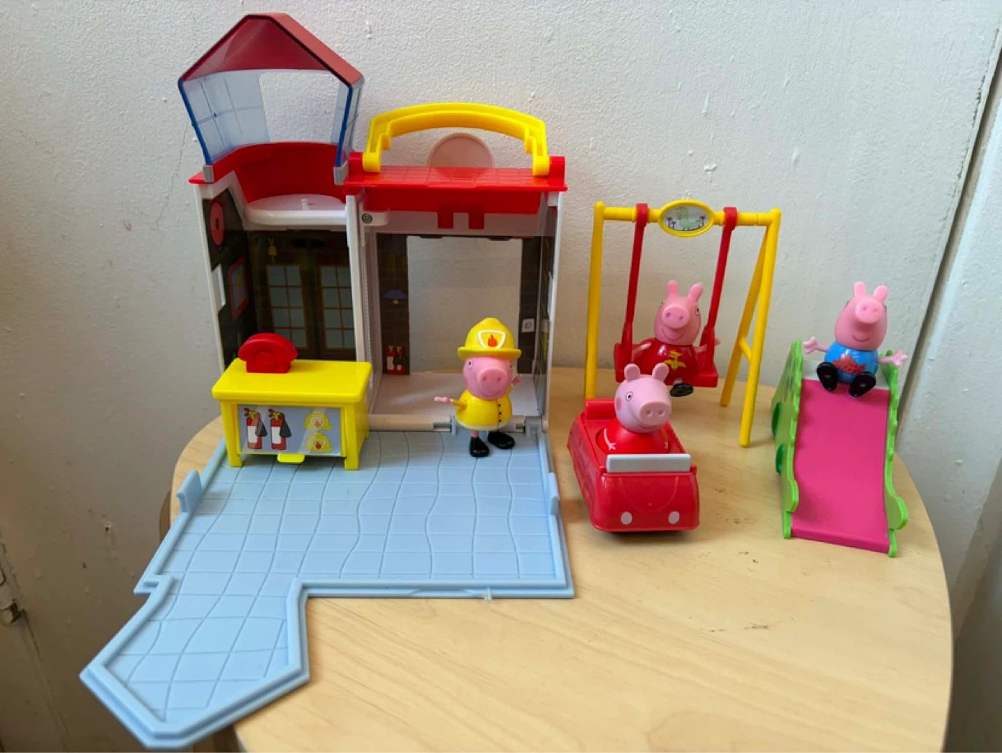 Props pig toys