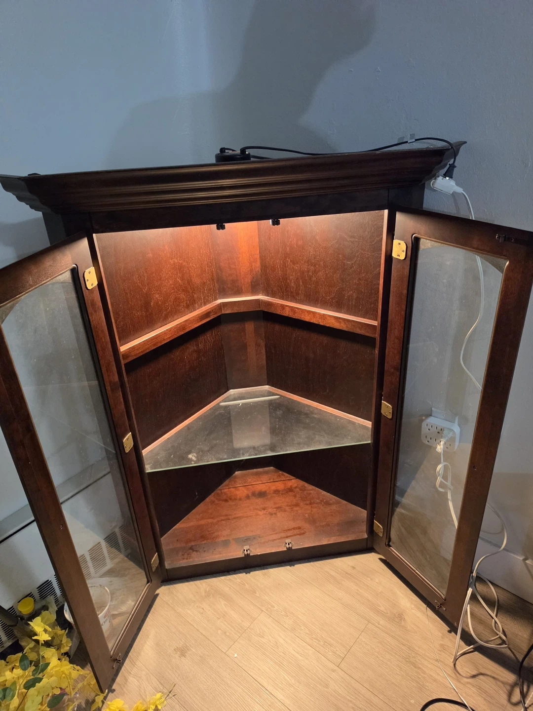 Elegant Wood Display Cabinet - photo 5