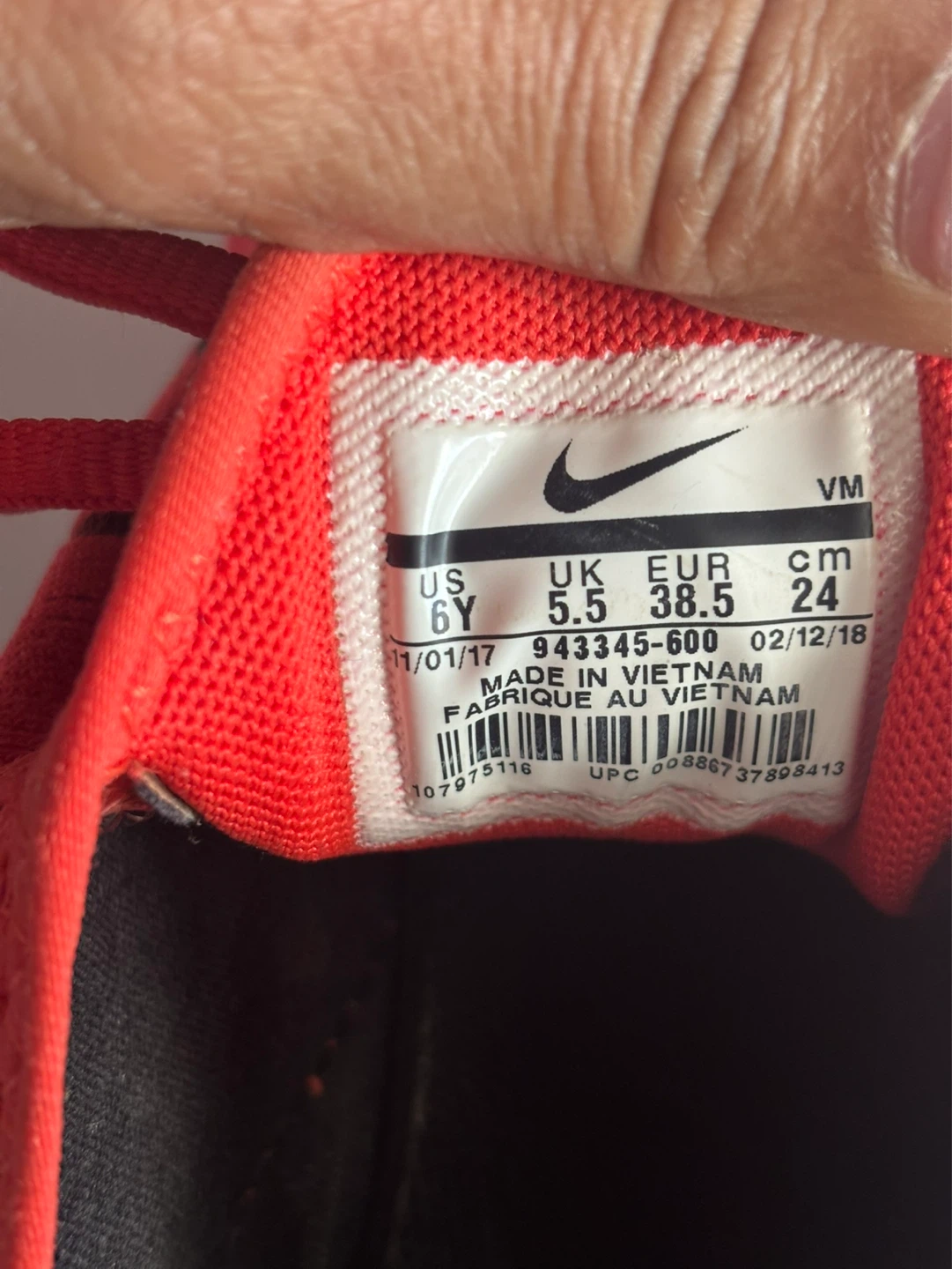 Nike Air Max 270 Red Shoes Size 6Y - photo 4