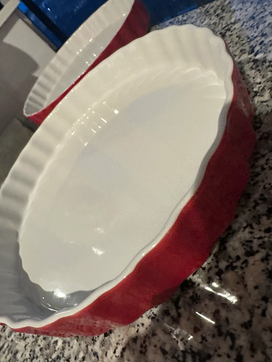 Set of 2 Red and White Ceramic Pie Plates - photo 4