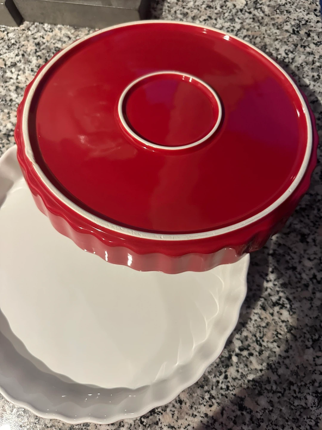 Set of 2 Red and White Ceramic Pie Plates - photo 5