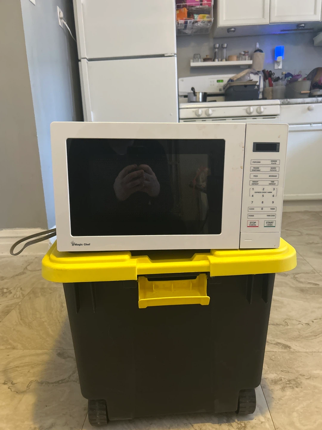 Magic Chef White Microwave Oven