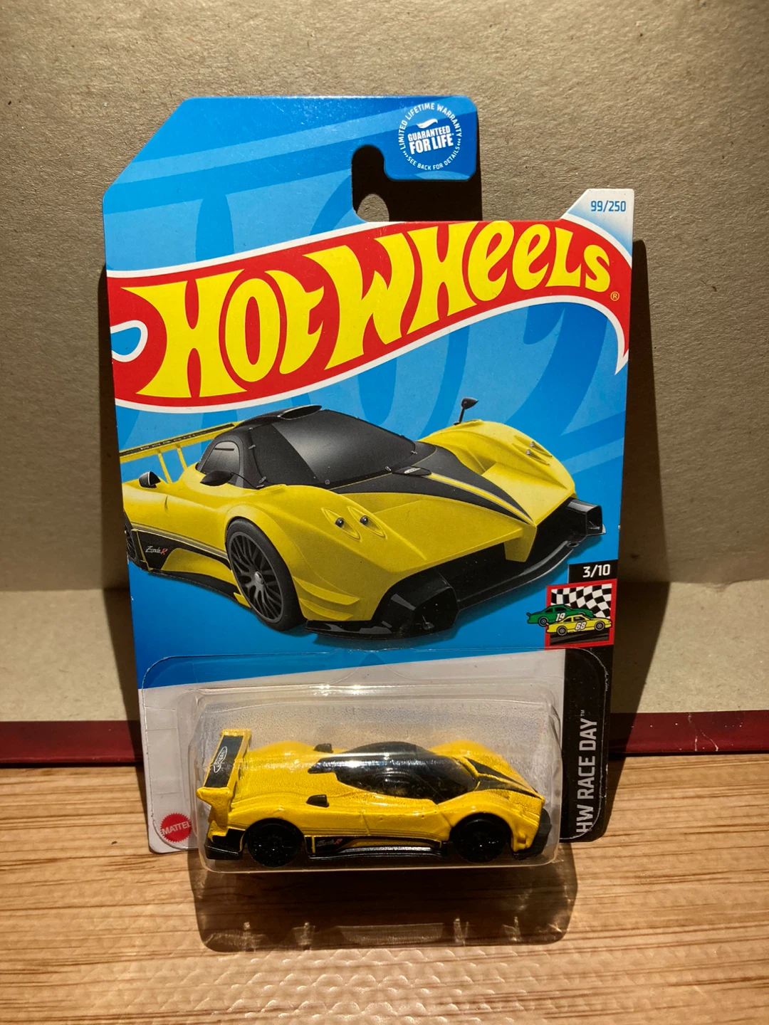 Hot Wheels / Pagani Zonda R / Yellow