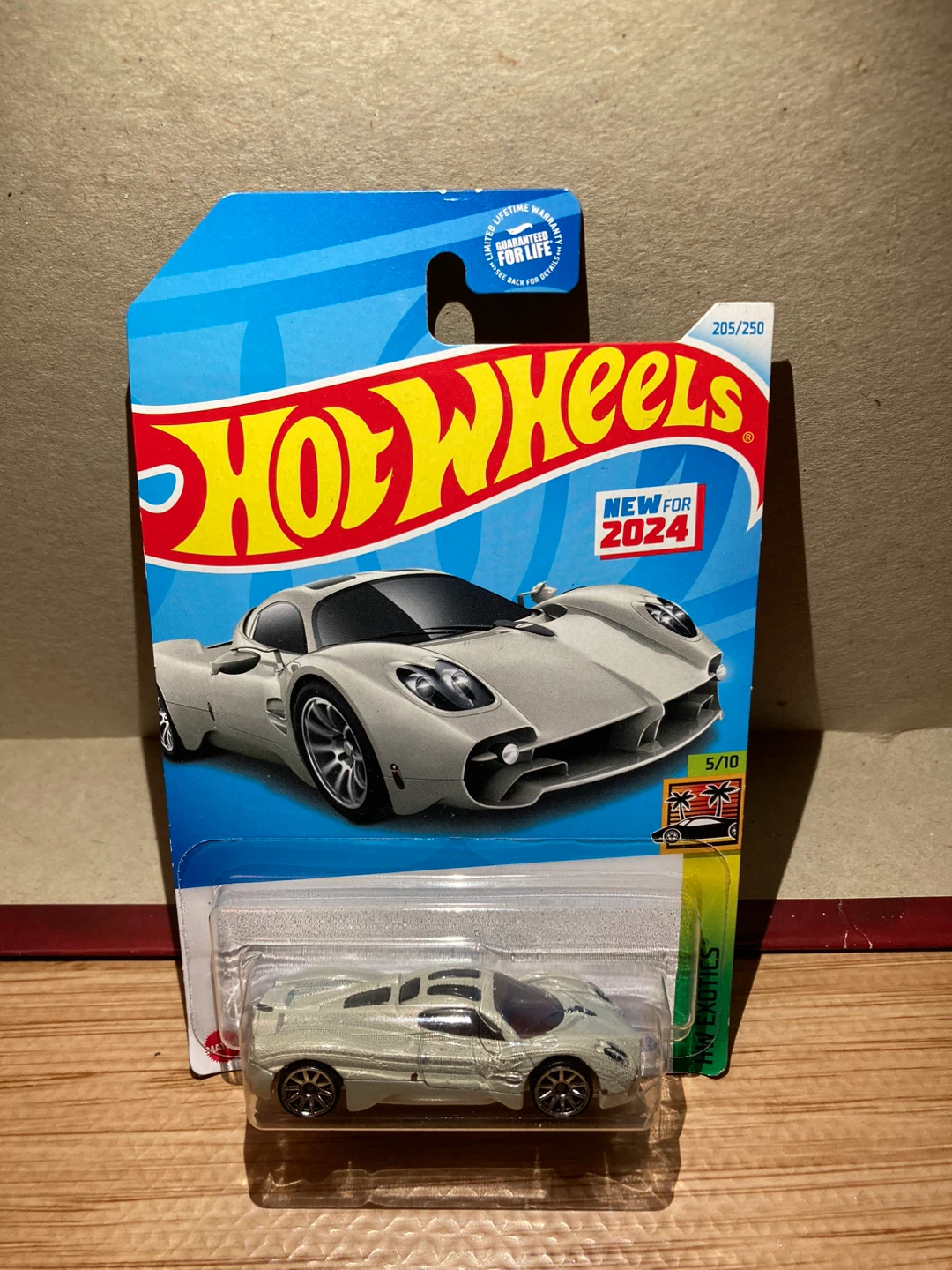 Hot Wheels / Pagani Utopia / Light Gray