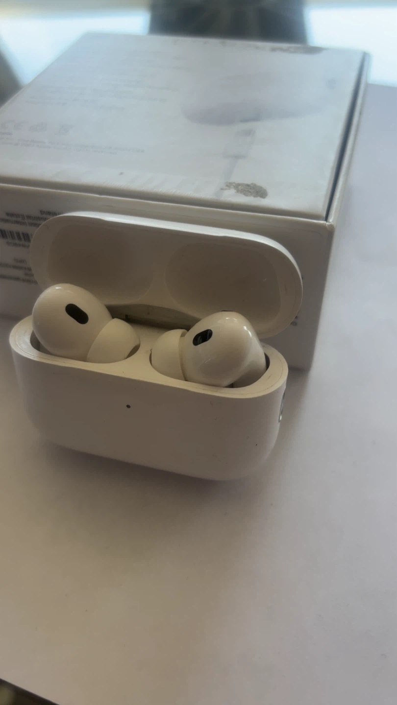 Apple AirPods Pro (2nd generation) - photo 2