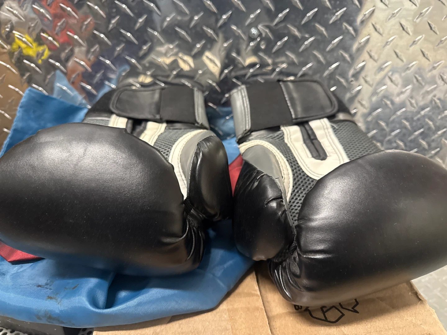 Everlast Boxing Gloves - photo 3