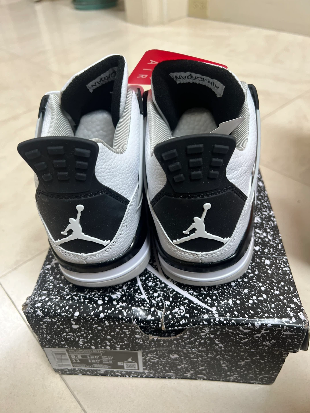 Jordan 4 "White Oreo" Size 9.5 - photo 2