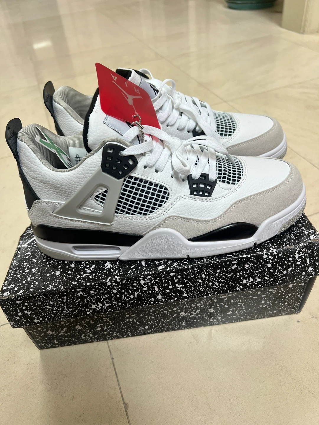Jordan 4 "White Oreo" Size 9.5