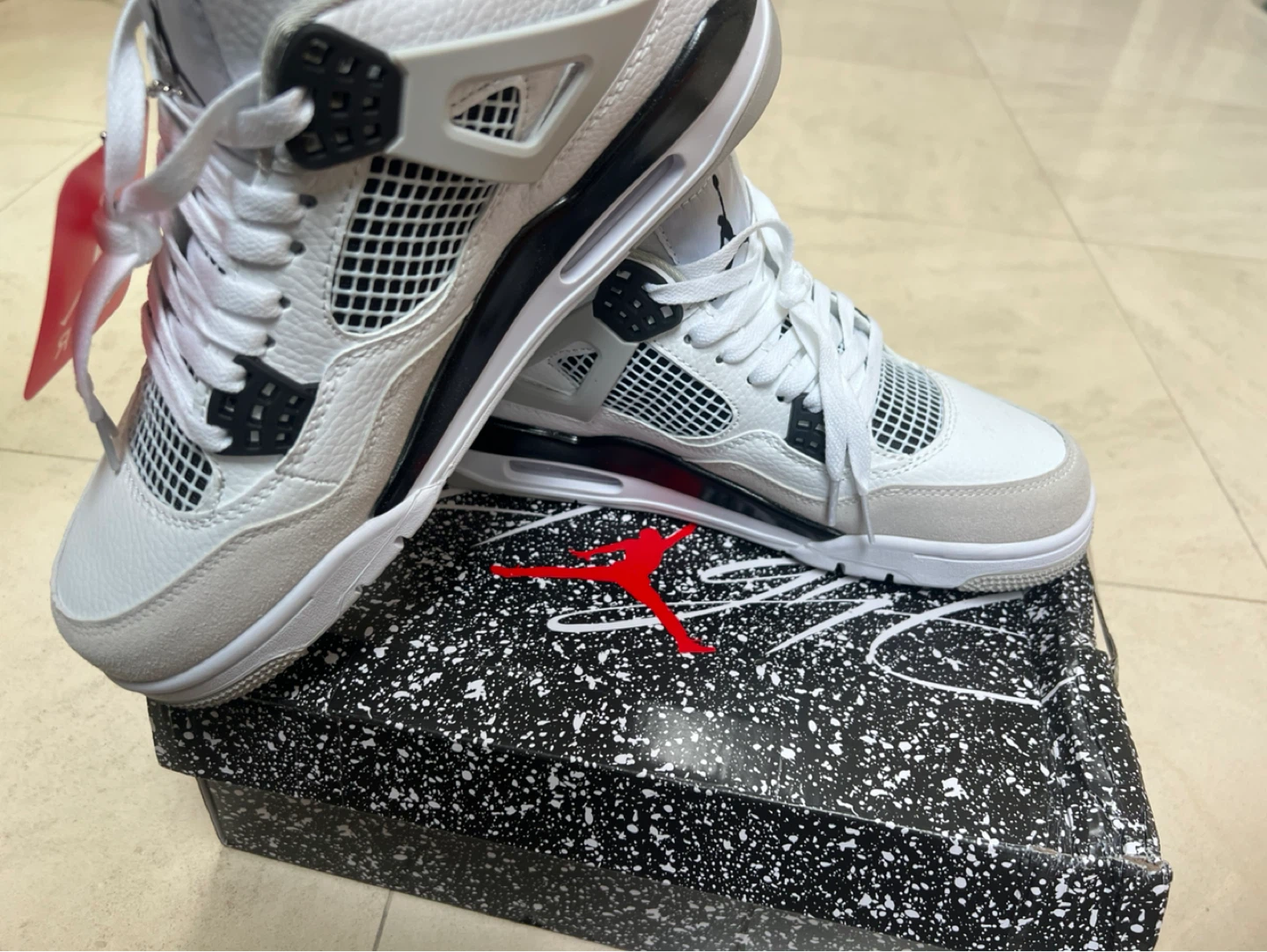 Jordan 4 "White Oreo" Size 9.5 - photo 5