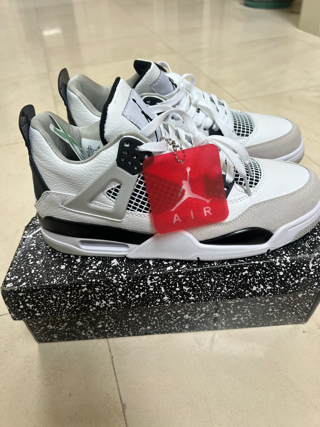 Jordan 4 "White Oreo" Size 9.5 - photo 3