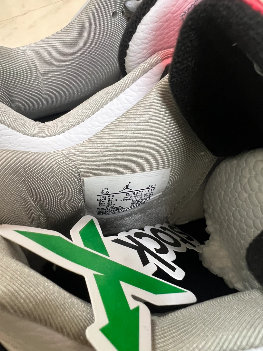 Jordan 4 "White Oreo" Size 9.5 - photo 4
