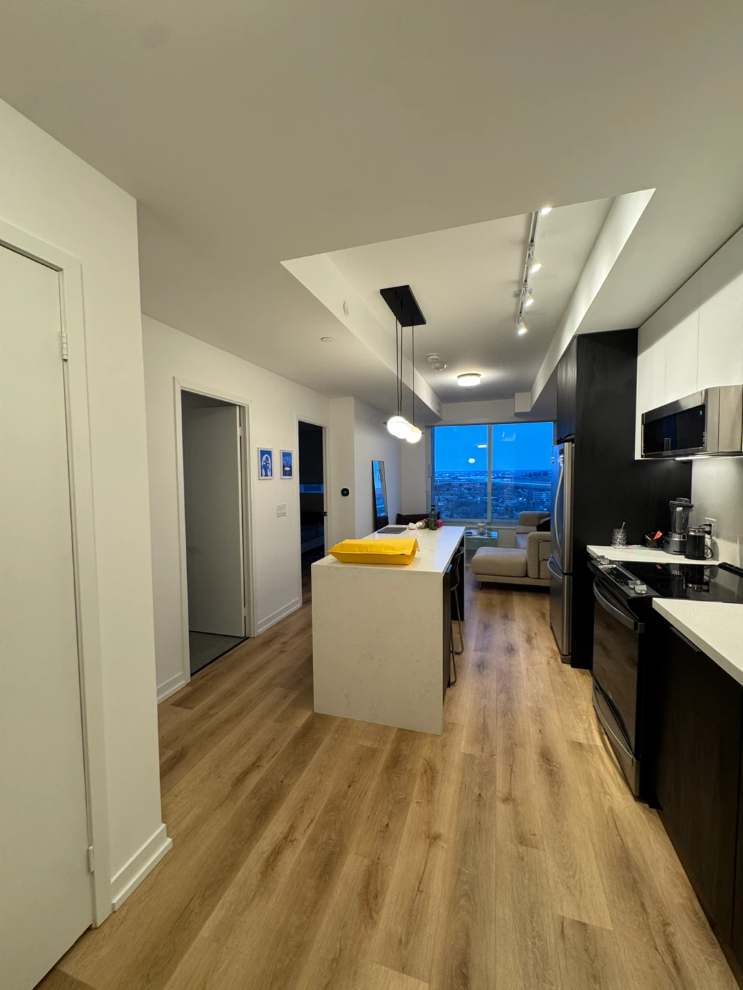Yorkdale Condo Sublet Available April - Sept - photo 4