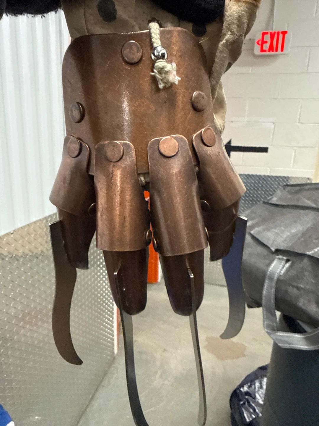 Freddy Krueger Glove Replica - photo 4