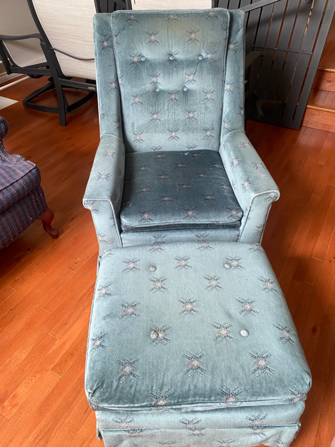 Teal floral wingback chair with ottoman - photo 3