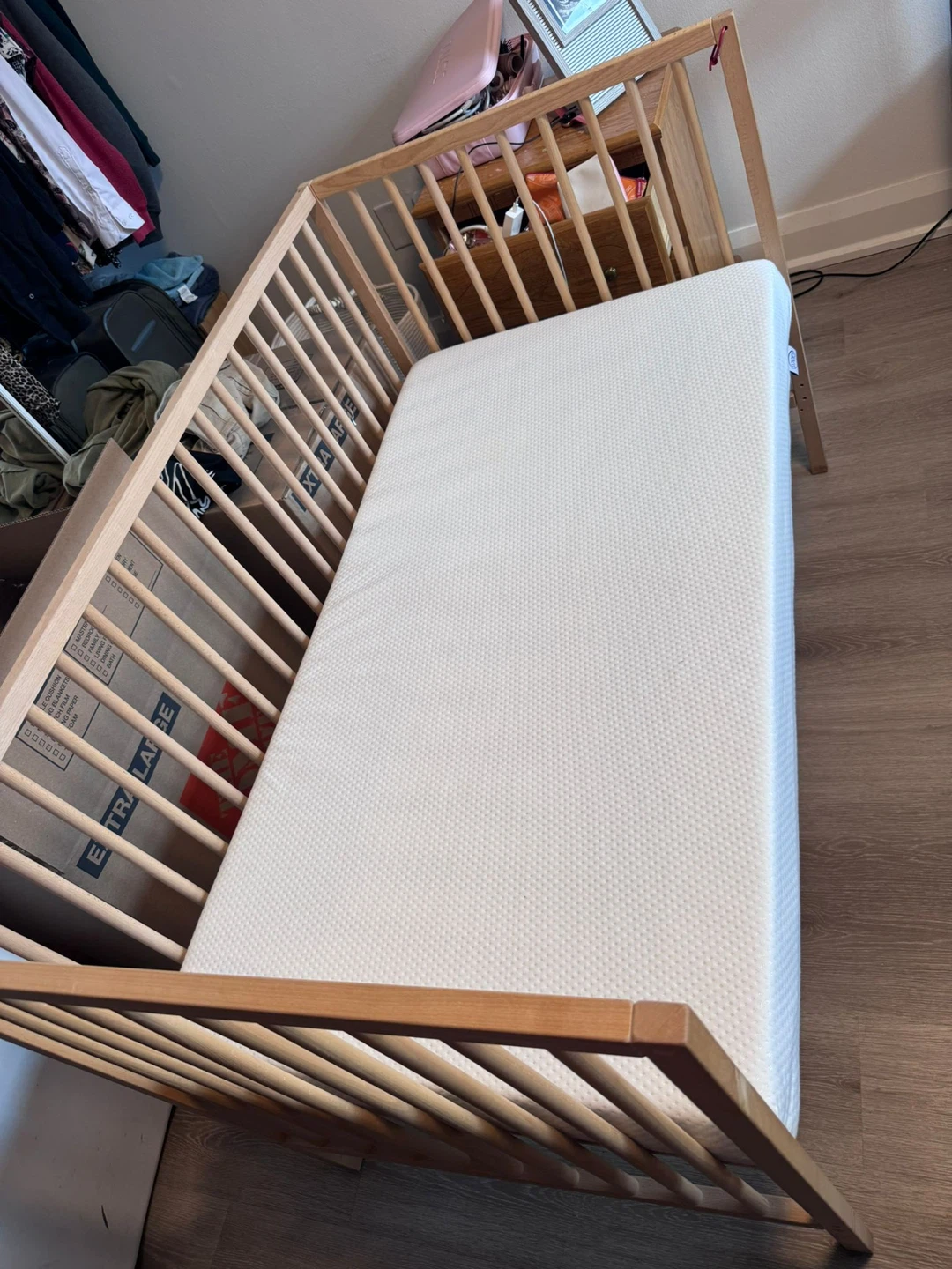 Wooden Crib with Mattress - photo 2