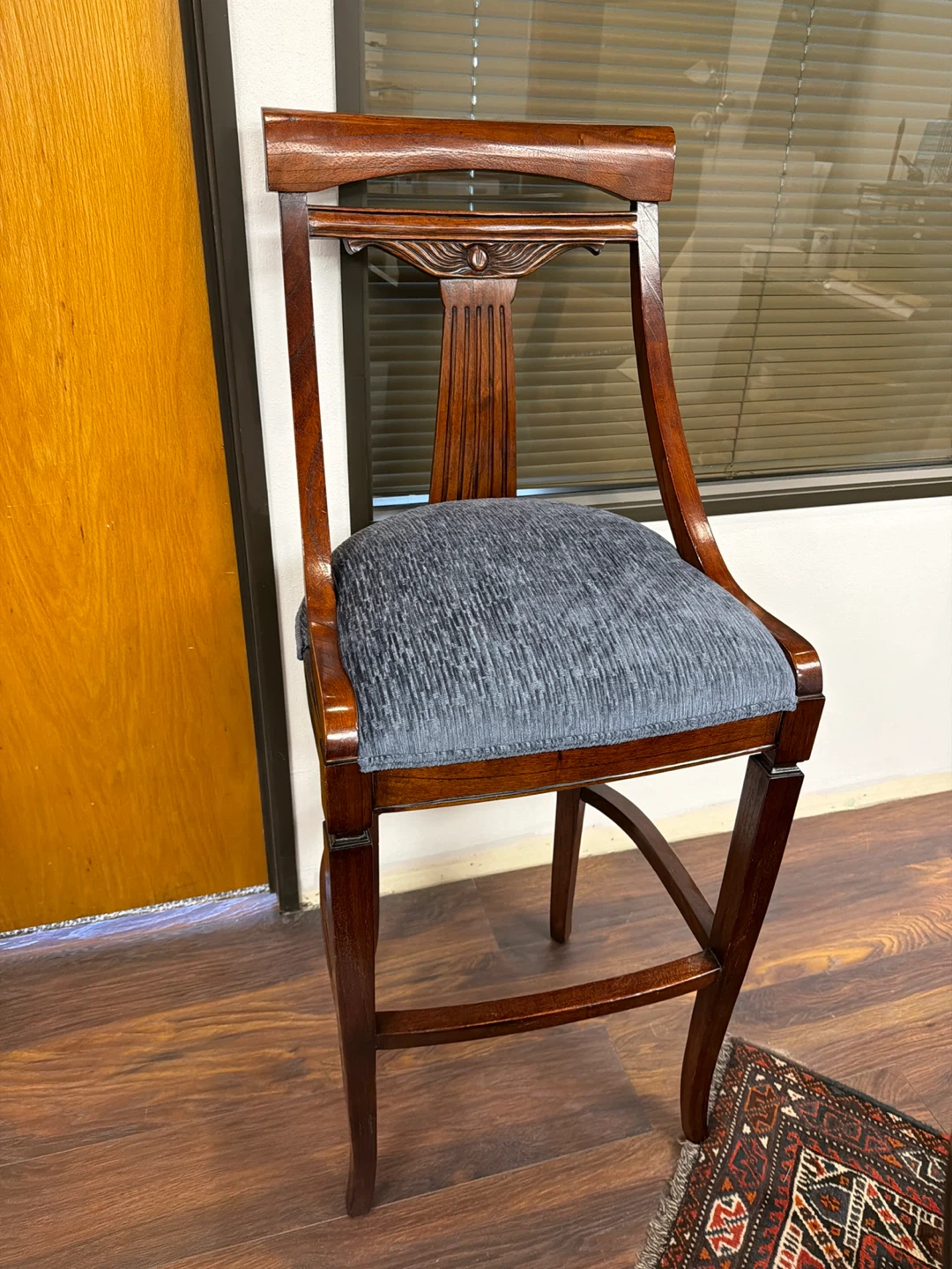 3 Wooden Bar Stools with Upholstered Seat - photo 2
