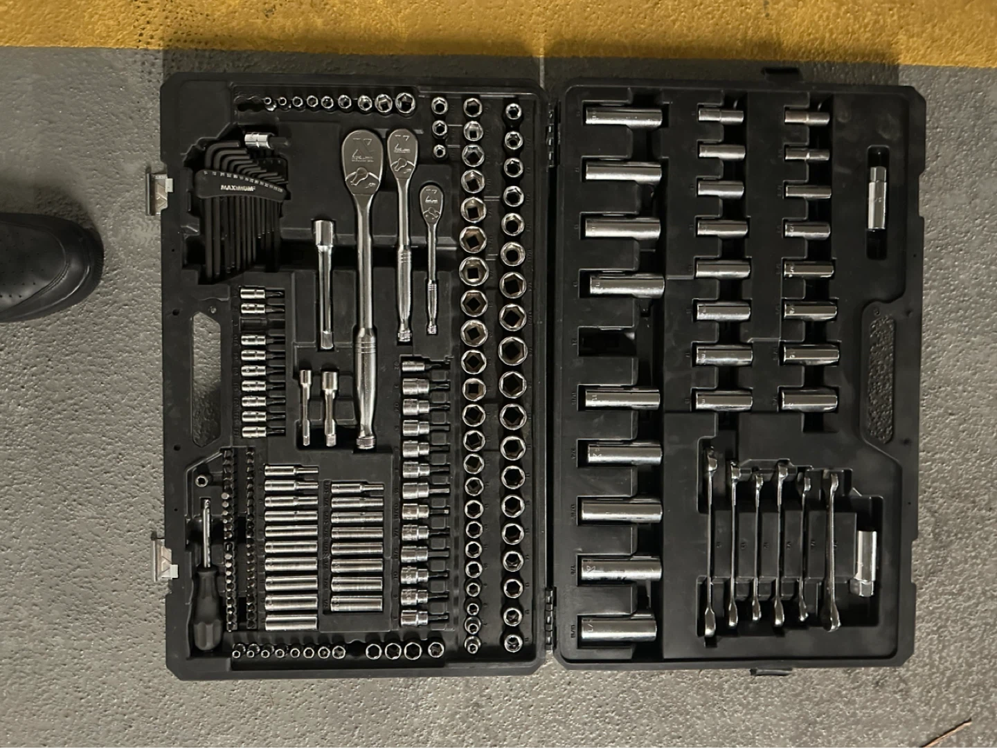 Maximum and Gearwrench Tool Set with Case - photo 2